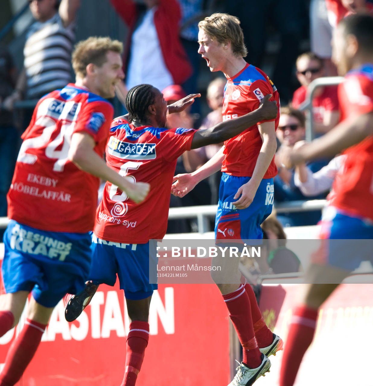 1-0 Rasmus Jönsson som grattas av May Mahlangu,