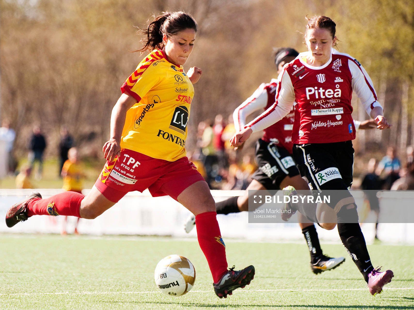 Madeleine Edlund, Tyresö, skjuter mot mål