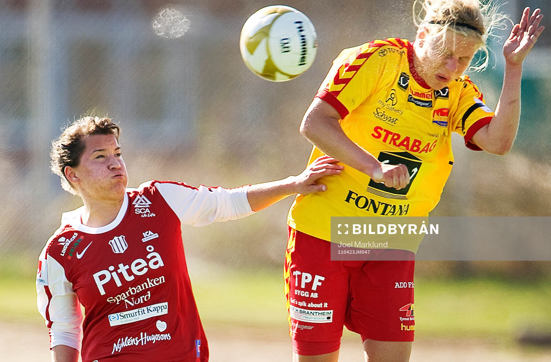 Victoria Forsmark, Piteå, i en luftduell med Katrin