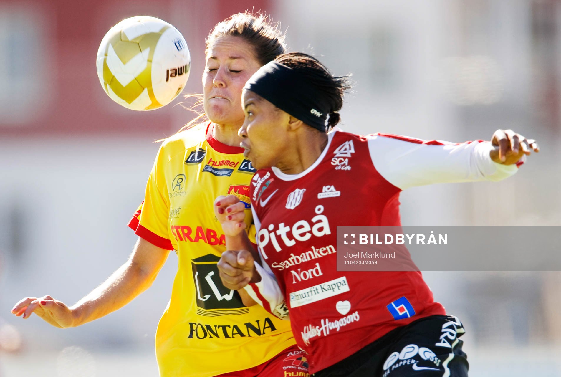 Madeleine Edlund, Tyresö, i en duell med Ulunma Jerome,