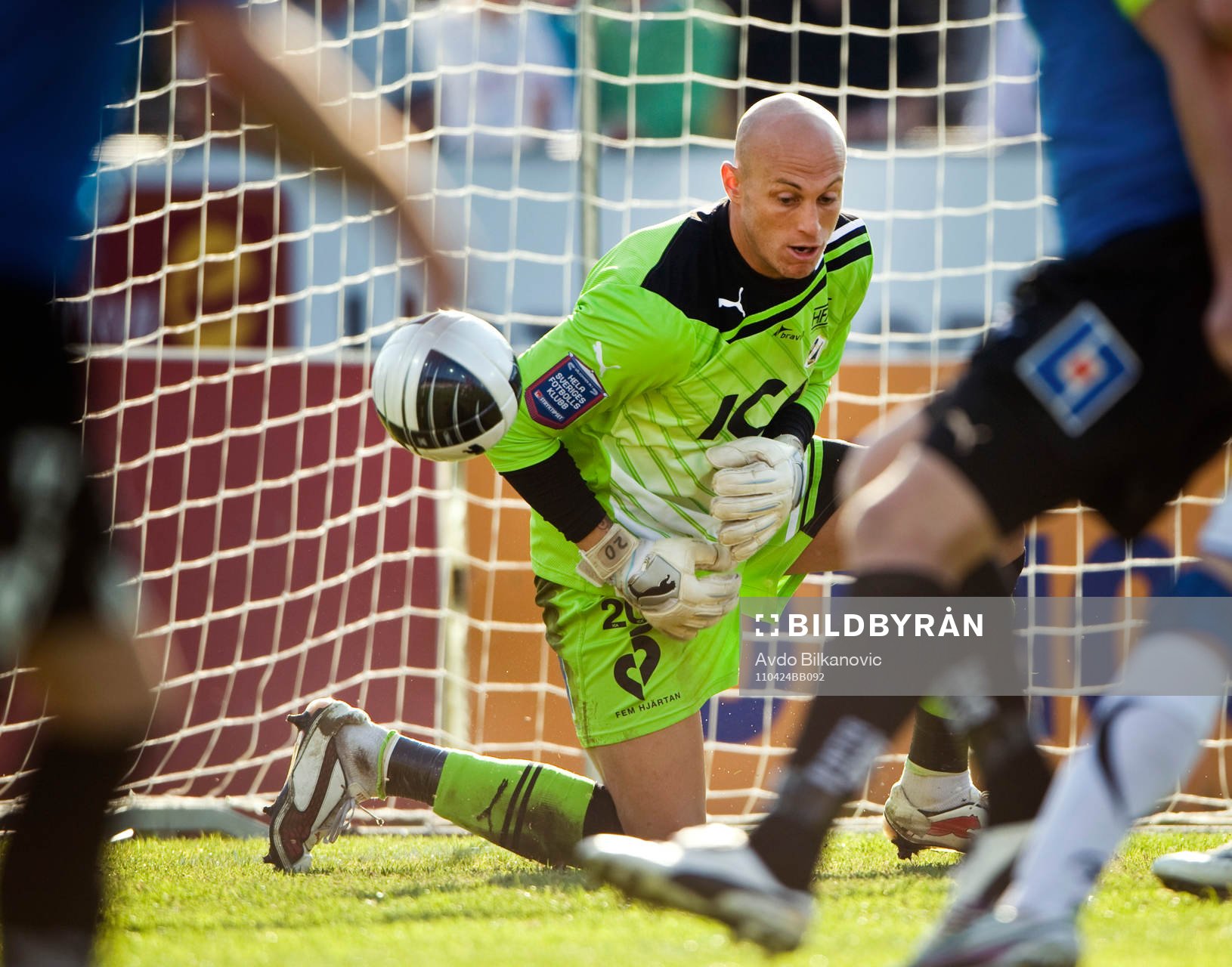 C. Nauzet Perez, målvakt, Halmstad, släpper in bollen