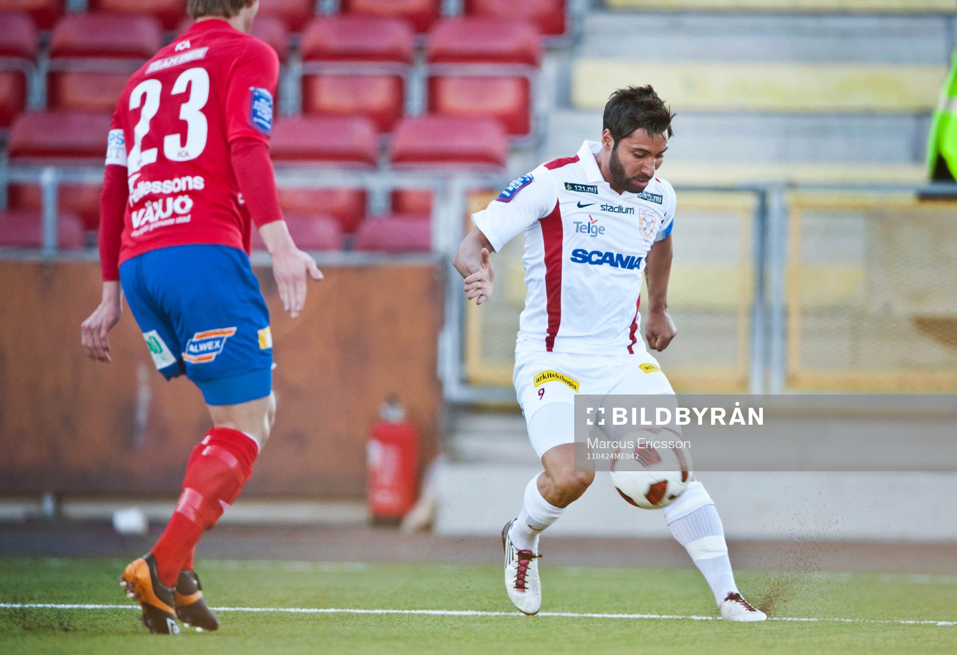 Stefan Batan, Assyriska spelar in bollen