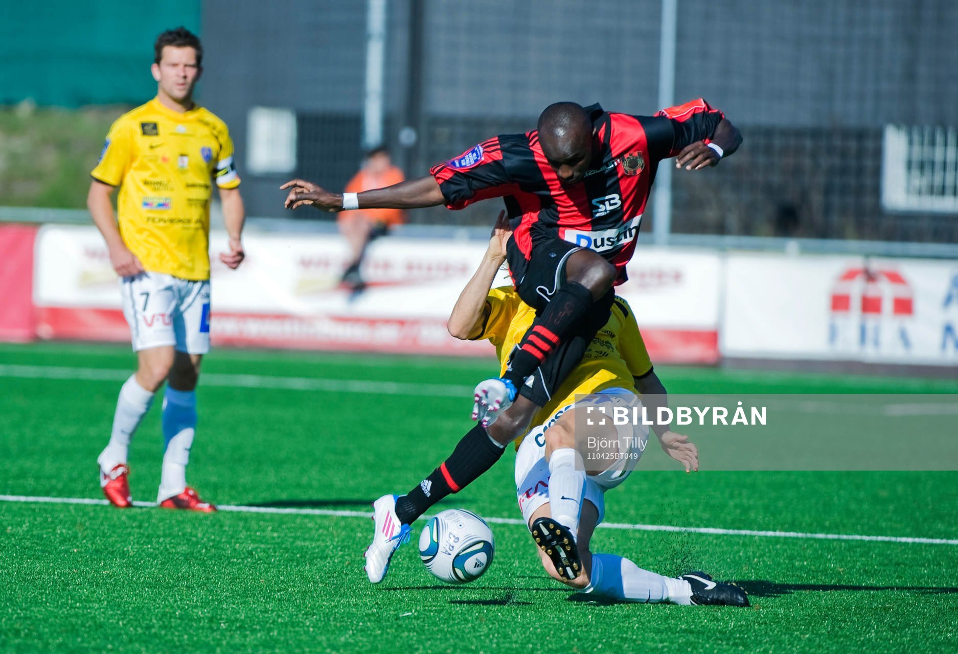 Aziz Corr Nyang, Brommapojkarna