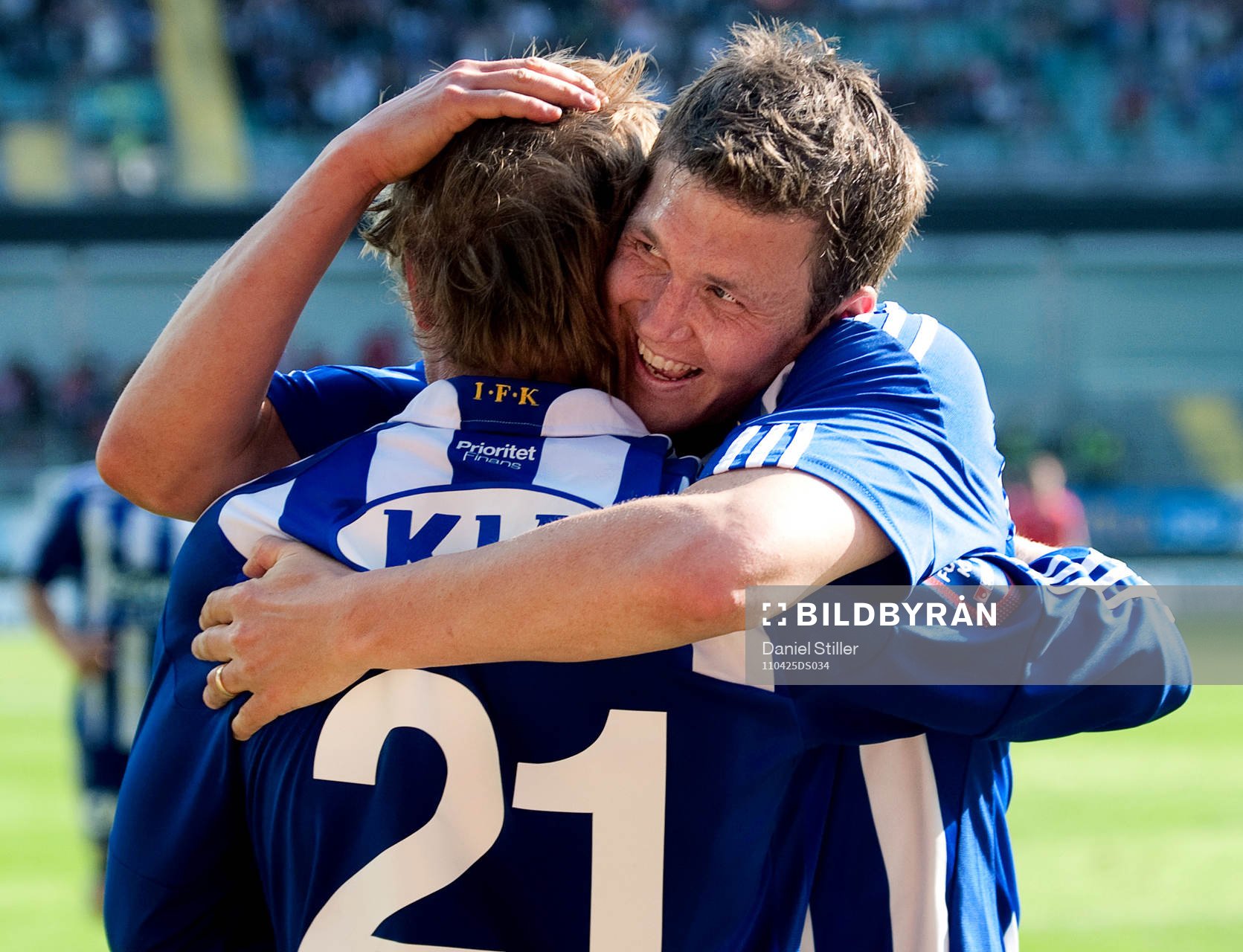 Hannes Stiller, IFK Göteborg, kramar om Niklas Bärkroth