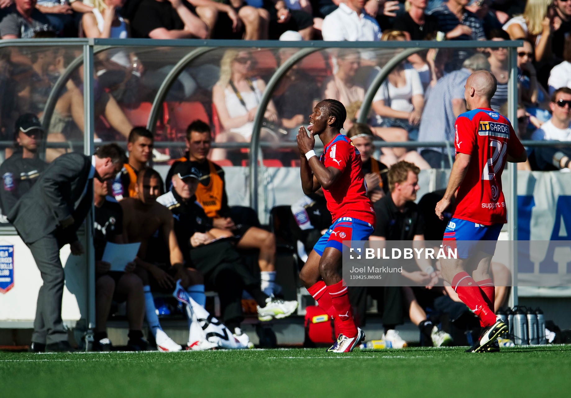 May Mahlangu, Helsingborg, dansar framför Örebros