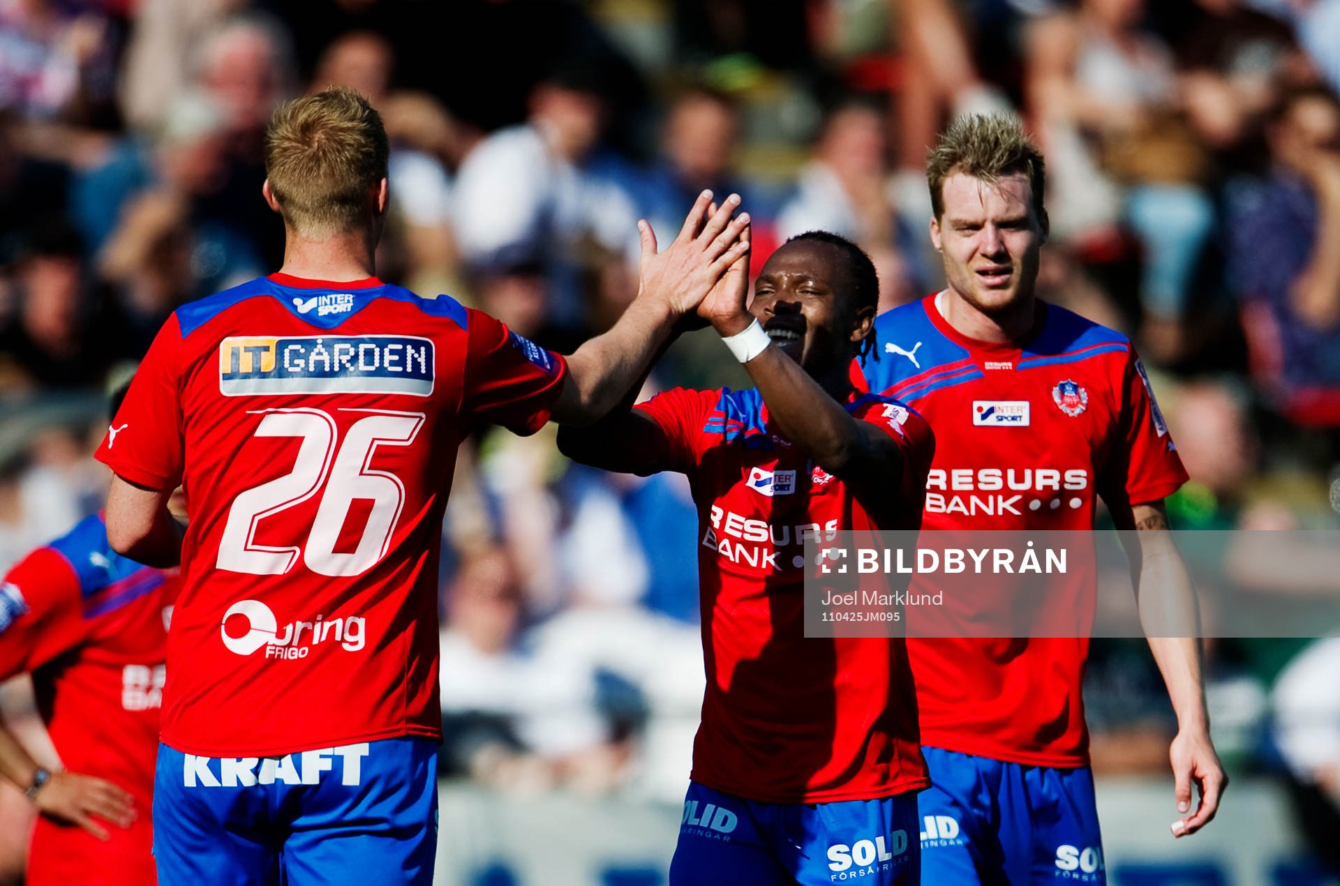 May Mahlangu, Helsingborg, gratuleras till sitt 1-1-mål