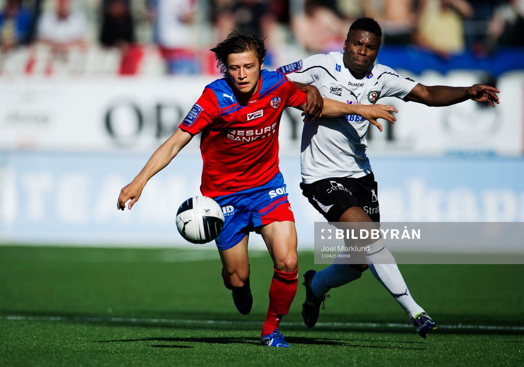 Simon Thern, Helsingborg, jagas av Samuel Wowoah, Örebro