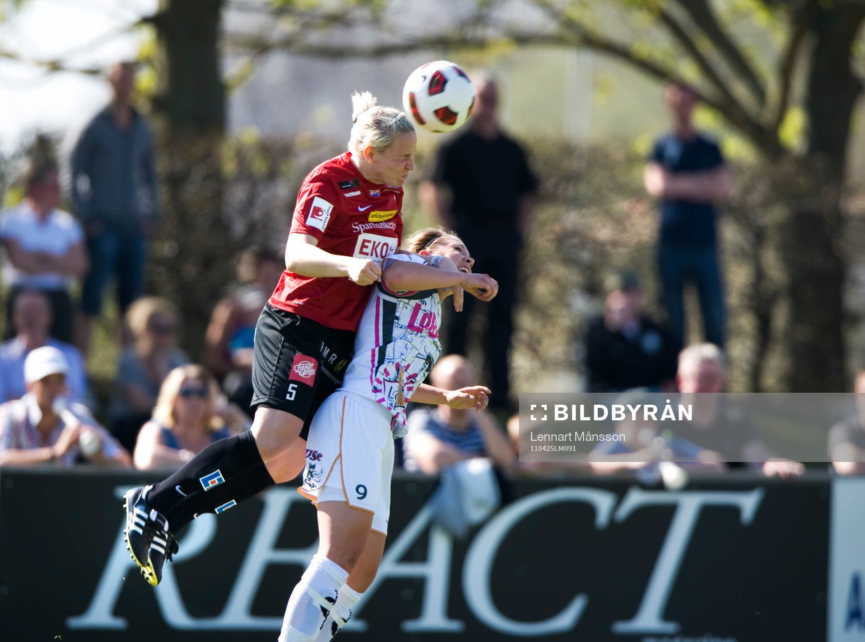 Emelie Johnsson, Kristianstad, trycker Elin Rubensson, Ldb,