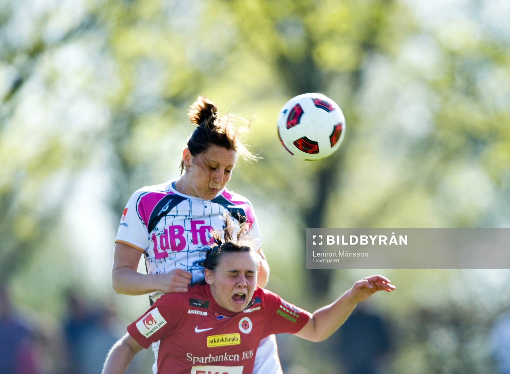 Emma Wilhelmsson, Ldb, trycker till Alice Nilsson,