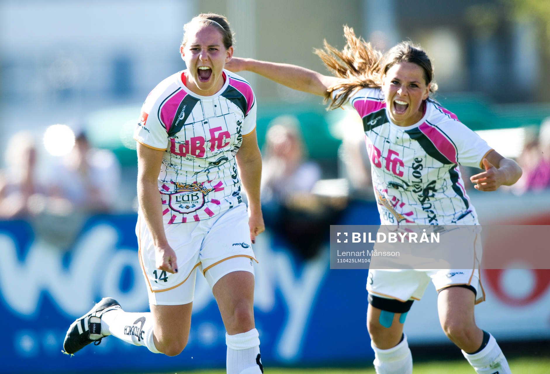 0-1, Manon Melis, Ldb, som grattas av Sara Björk