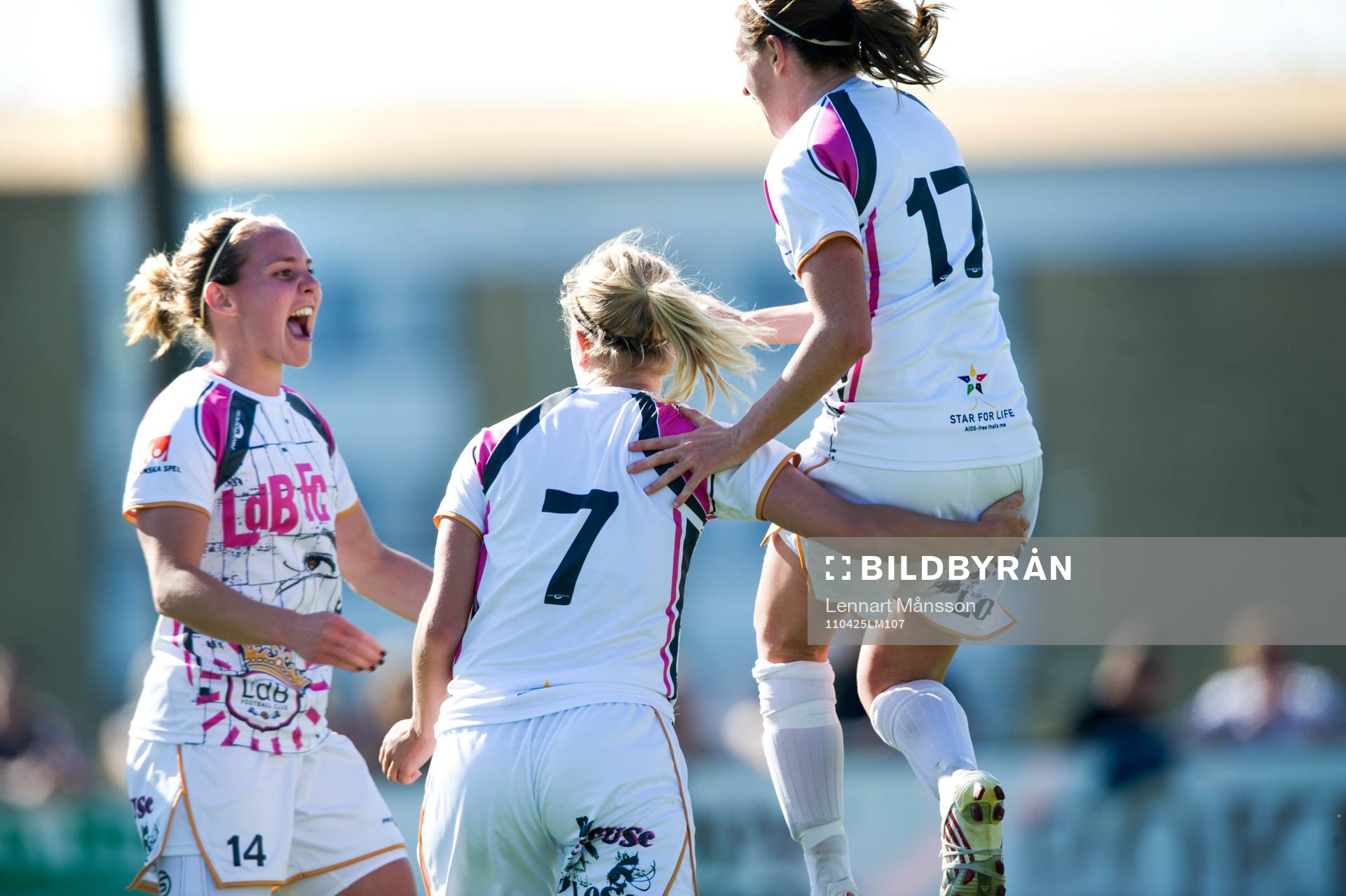 0-1, Manon Melis, Ldb, som grattas av Sara Björk