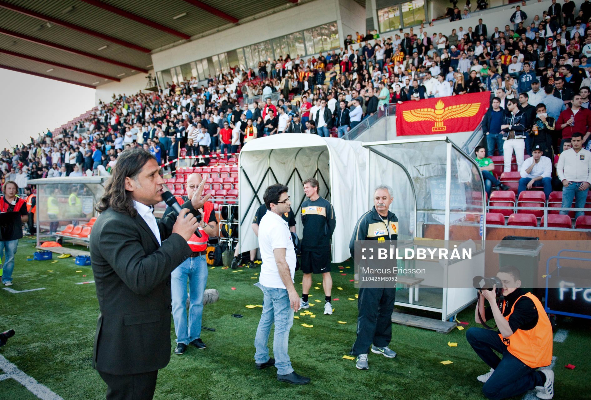 Ozcan Melkemichel, tränare Syrianska pratar med de