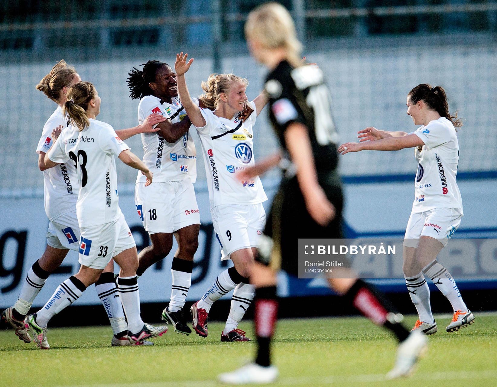 Sofia Jakobsson, Umeå, gör 0-1, jubel