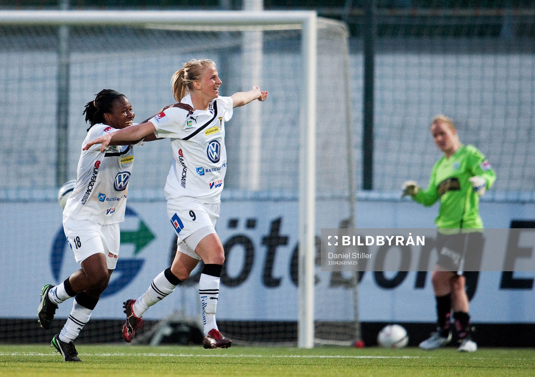 Sofia Jakobsson, Umeå, gör 0-1, jubel