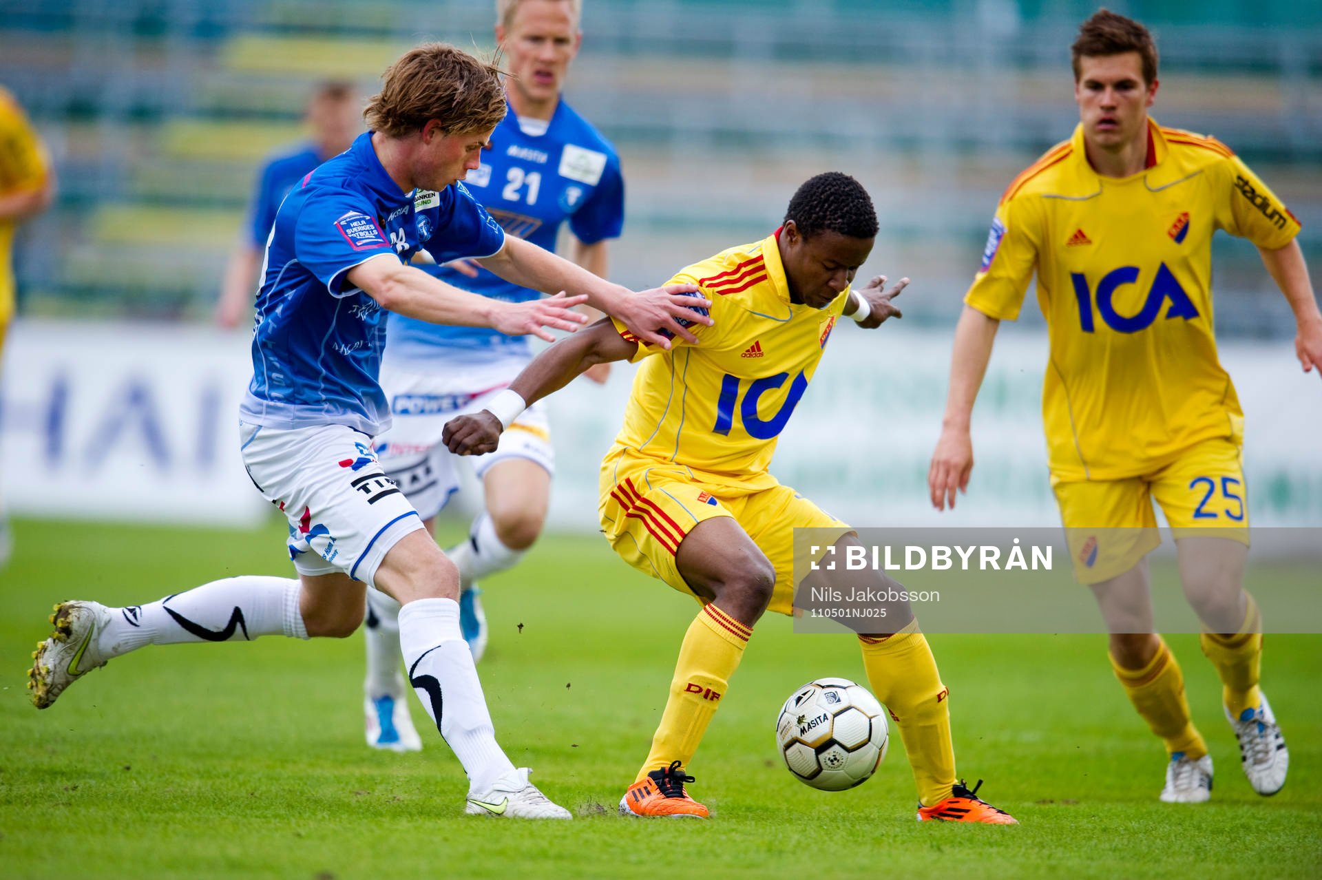  Tobias Mattsson, Trelleborg, Kennedy Igboananike, Djurgården.
