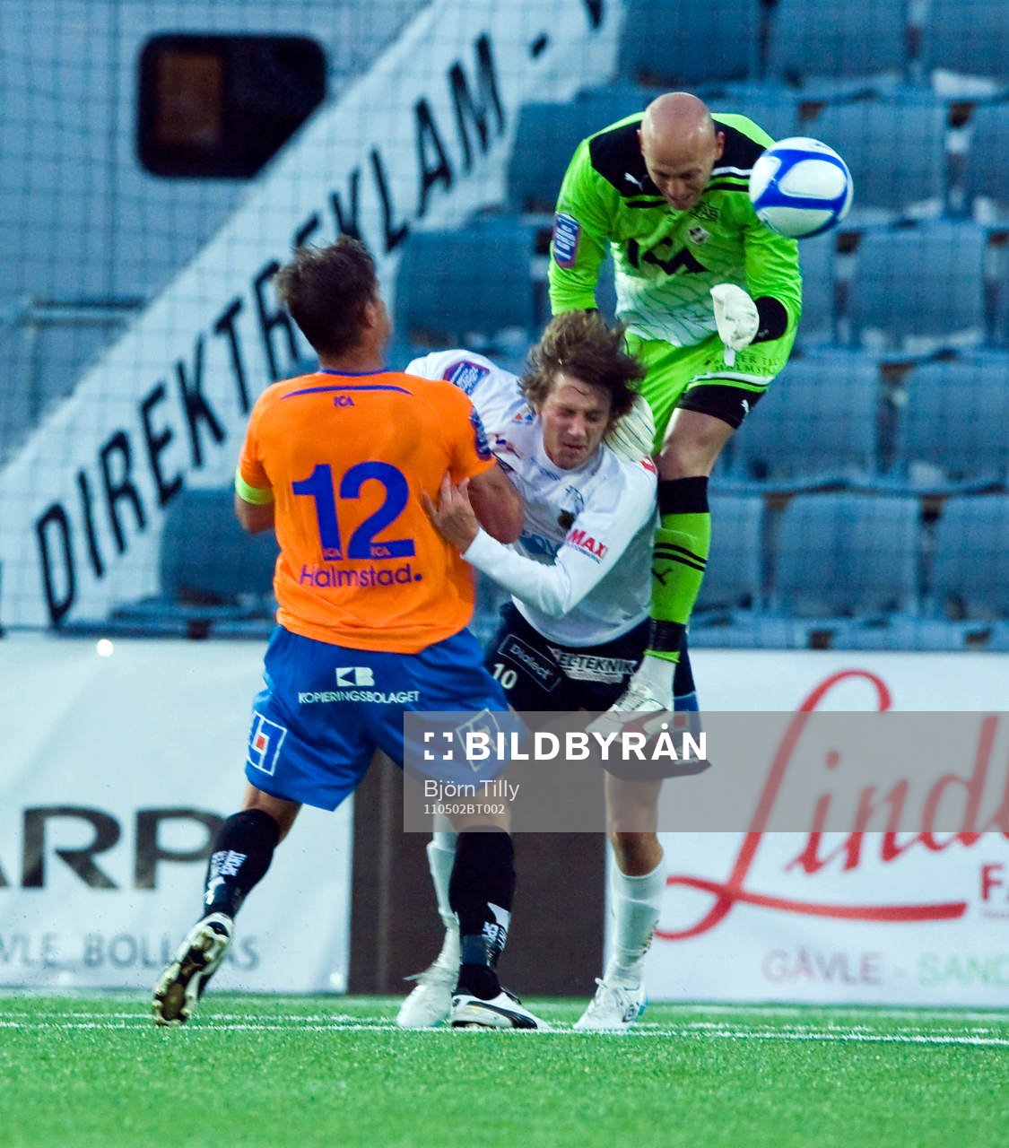  Jakob Orlov, Gefle och Nauzet Perez, målvakt, Halmstad.