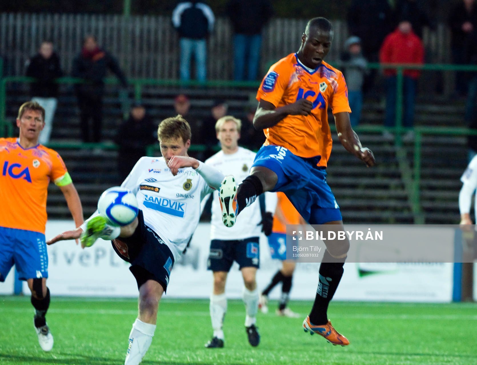 Daniel Bernhardsson, Gefle och Joe Sise, Halmstad