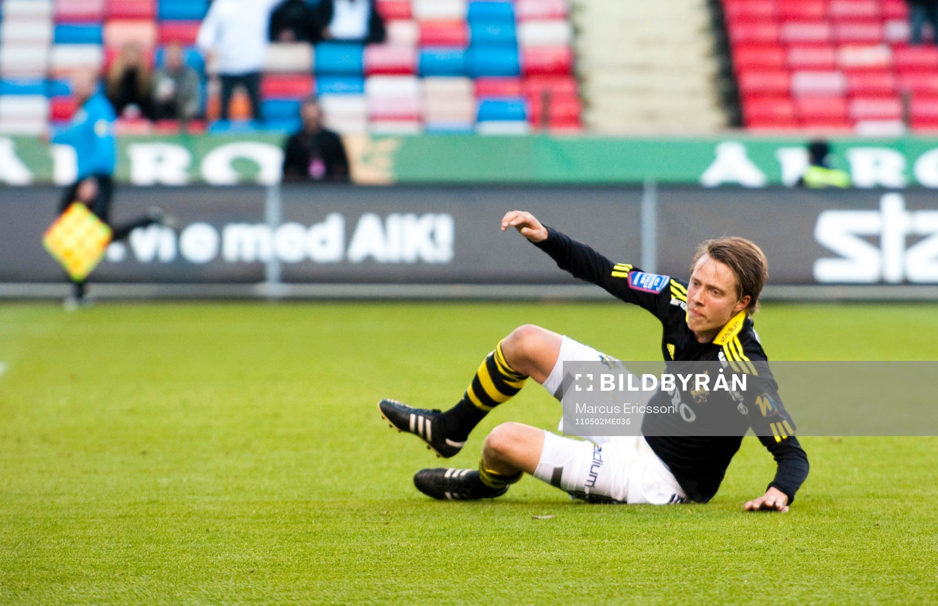 Viktor Lundberg, AIK ligger kvar i straffområdet