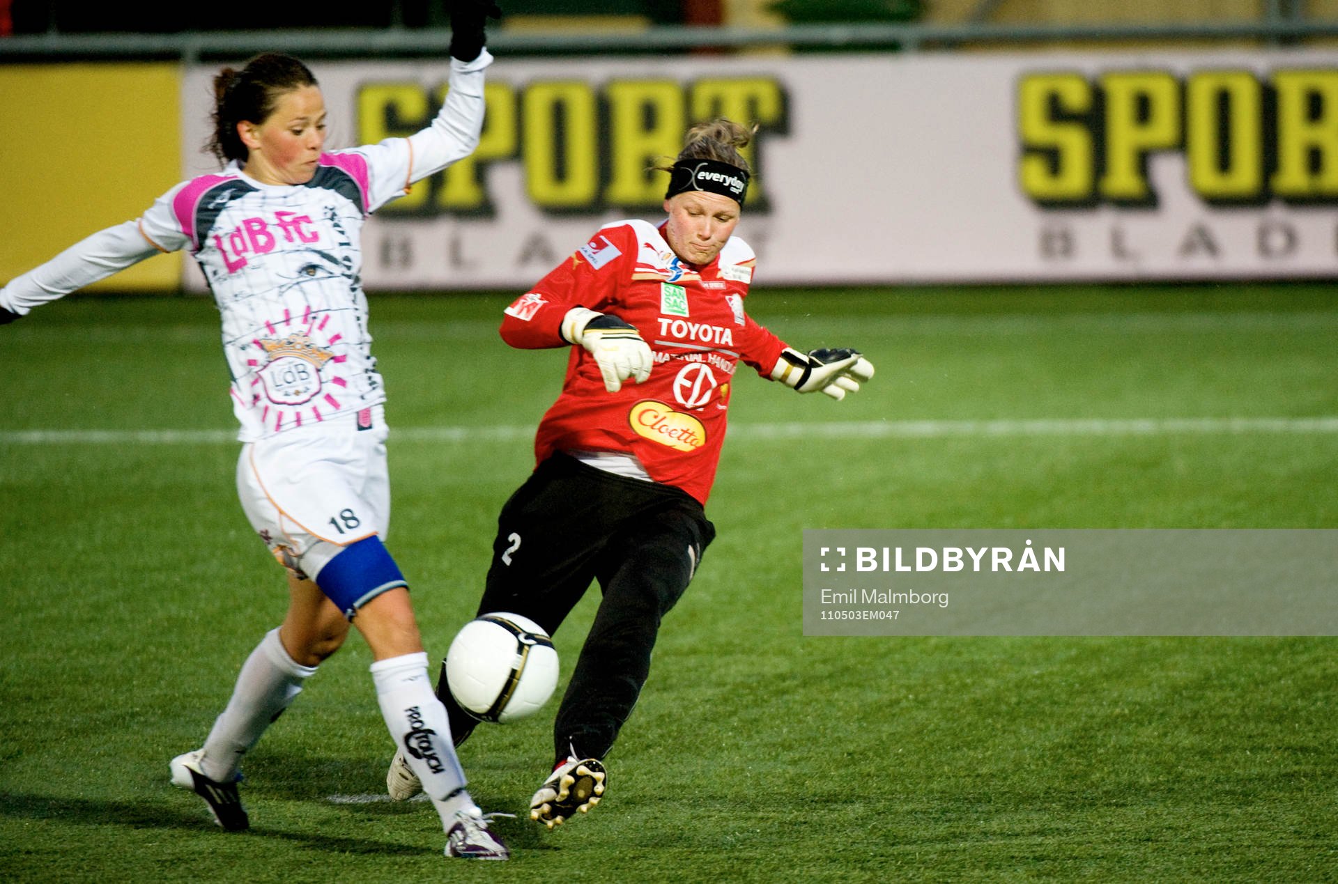 Maria Cederholm, målvakt, Linköping räddar framför Sara