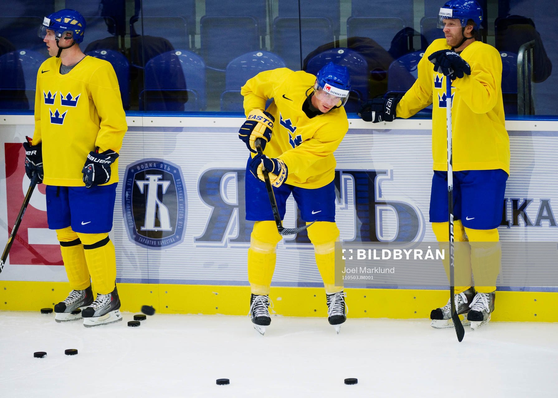 Loui Eriksson passar pucken