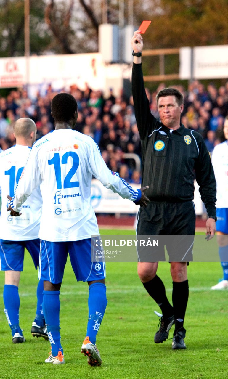 Seidu Diawudeen, Värnamo, rött kort. Antti Kanerva,