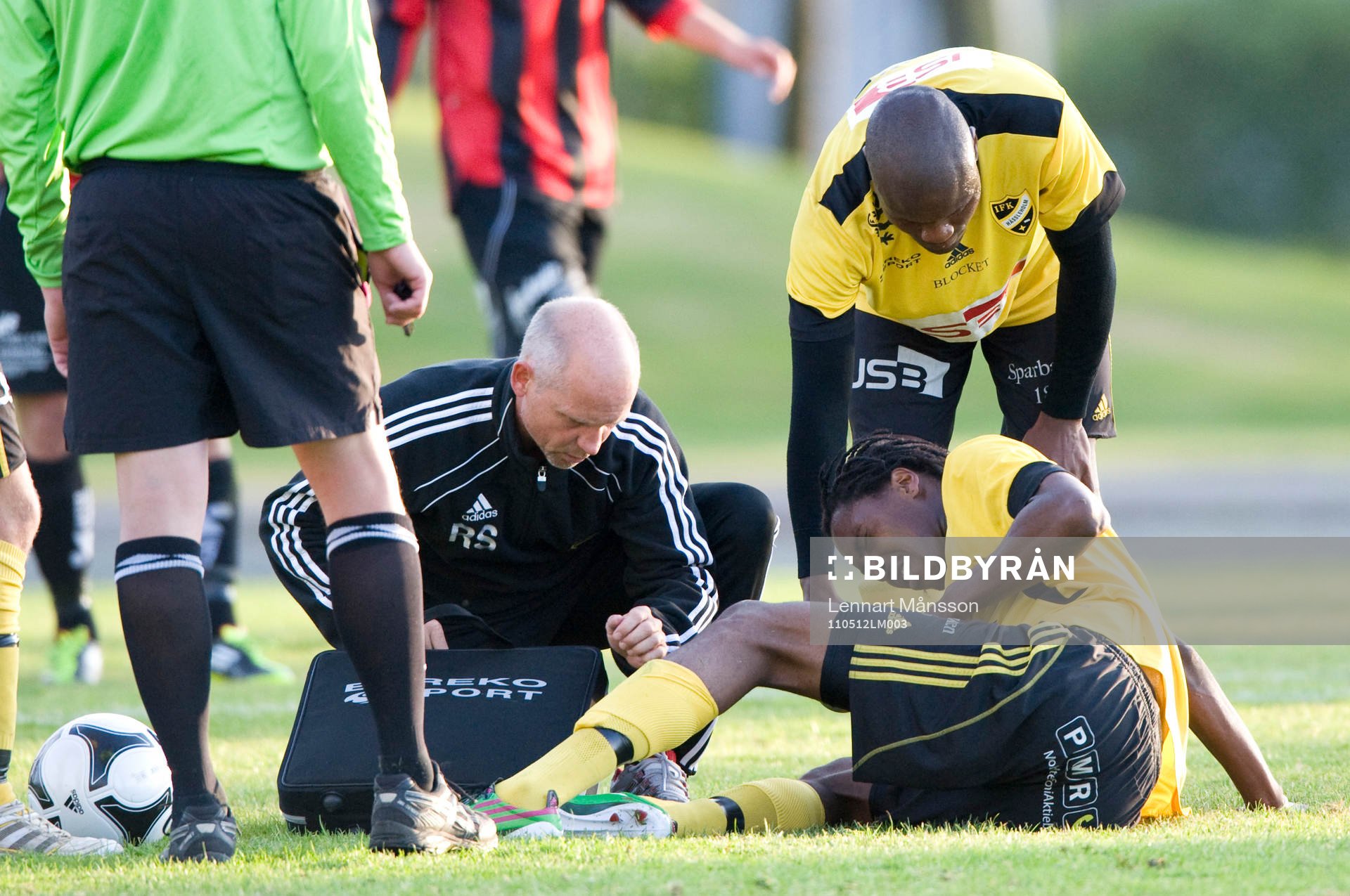 Ayanda Nkili skada, tas om hand av Rickard Svensson