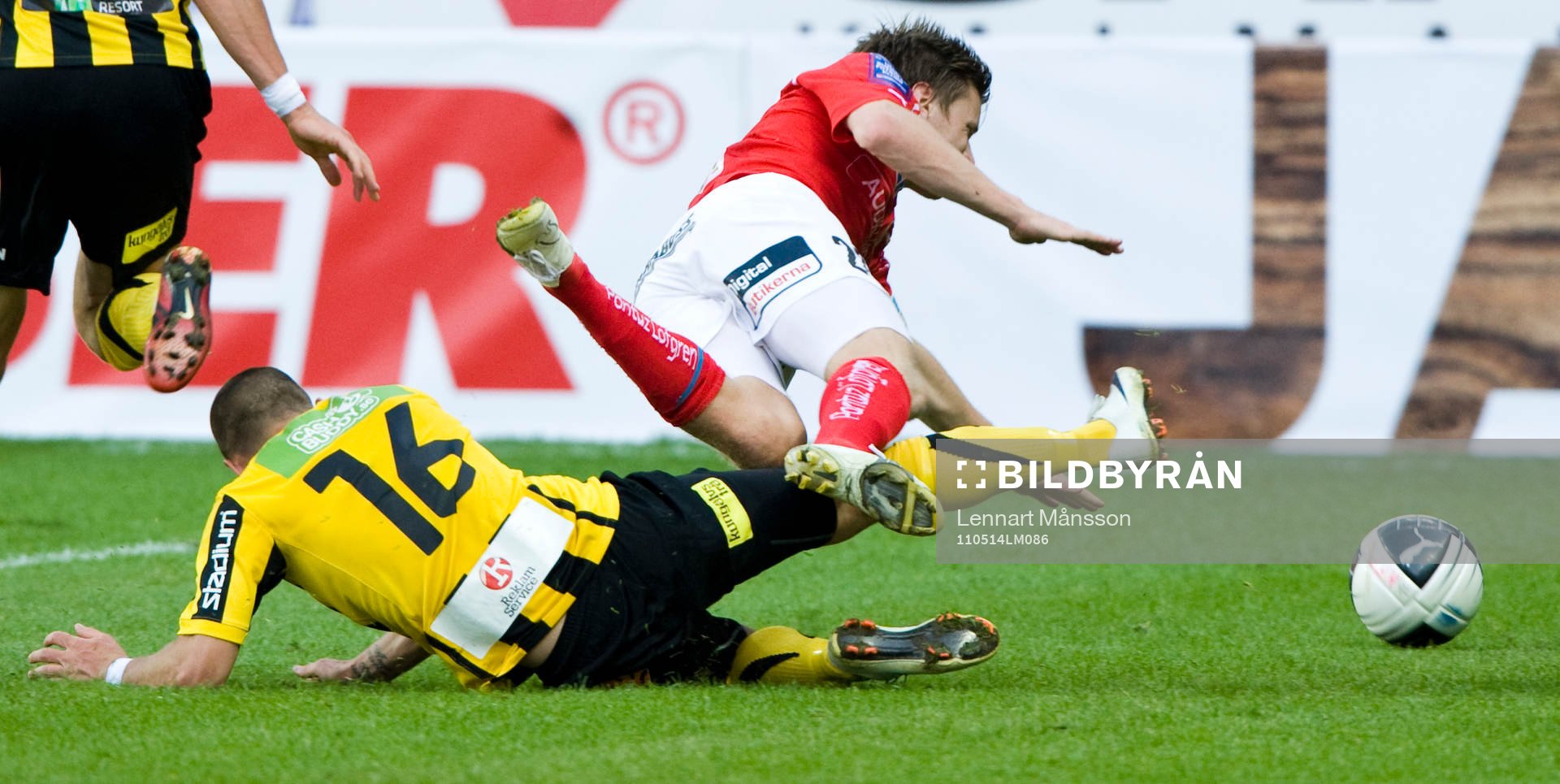 Tibor Joza, Häcken, fäller Mattias Johansson, Kalmar