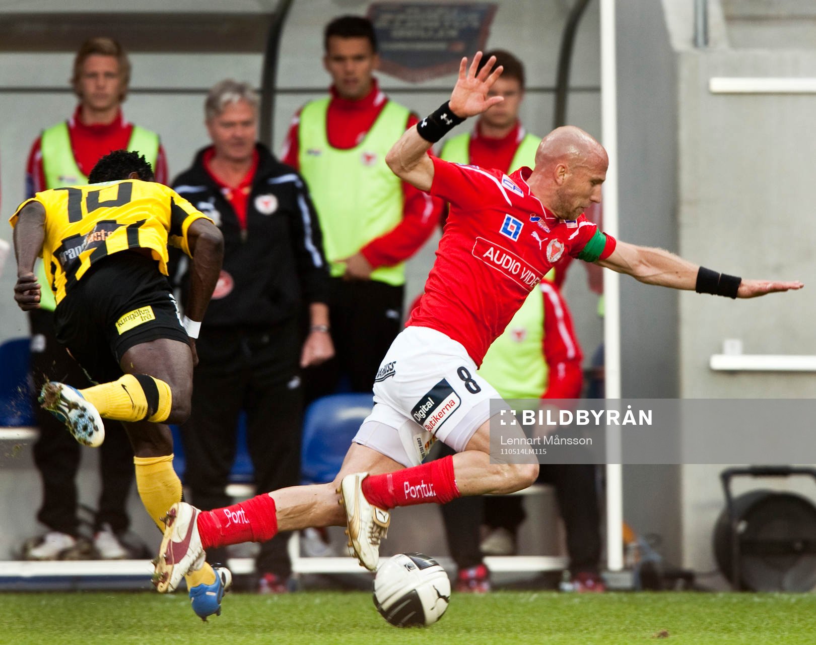 spelare som krockar, John Chibuike, Häcken mot Henrik