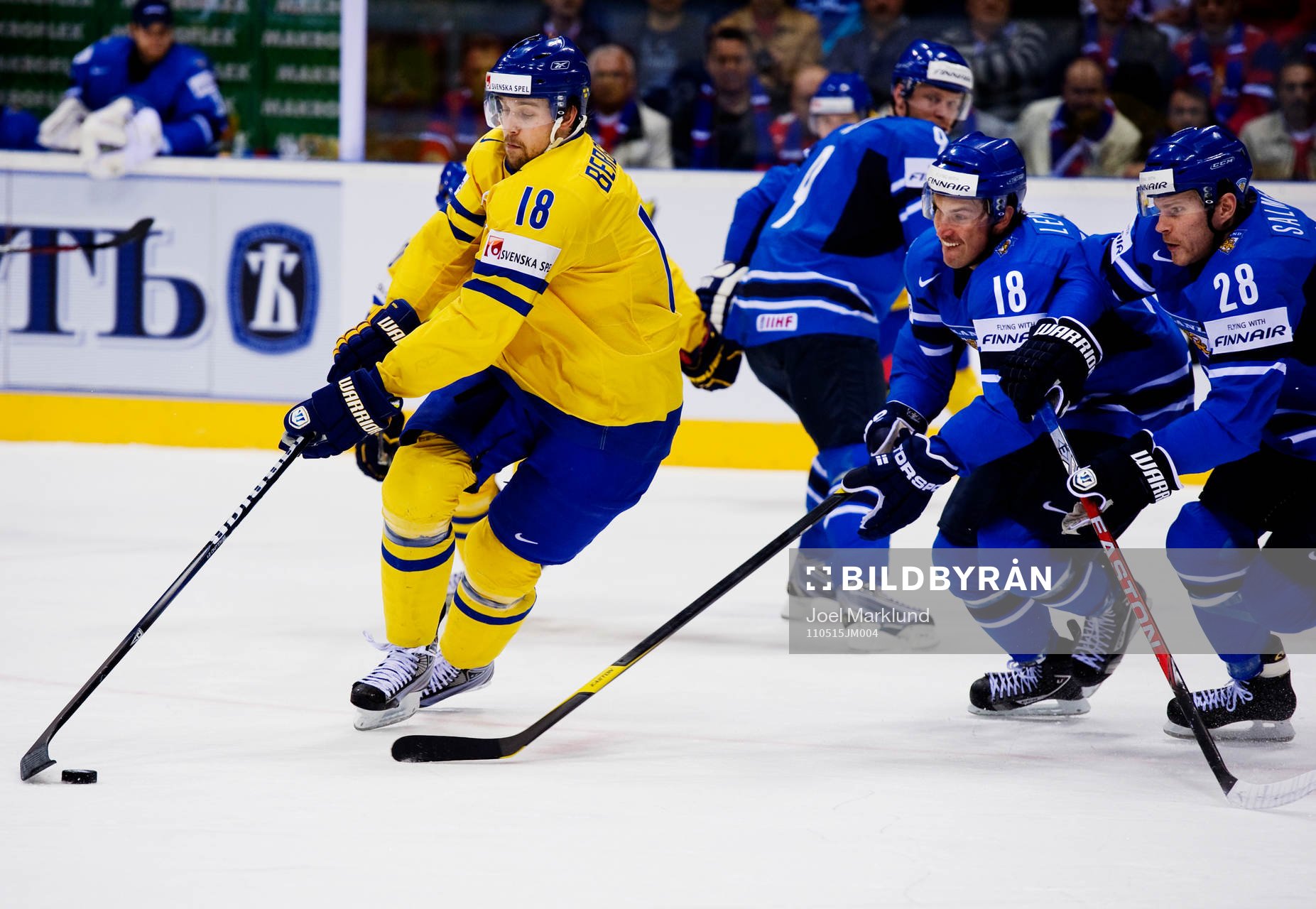 Patrik Berglund, Sverige, utmanas av Sami Lepistö och