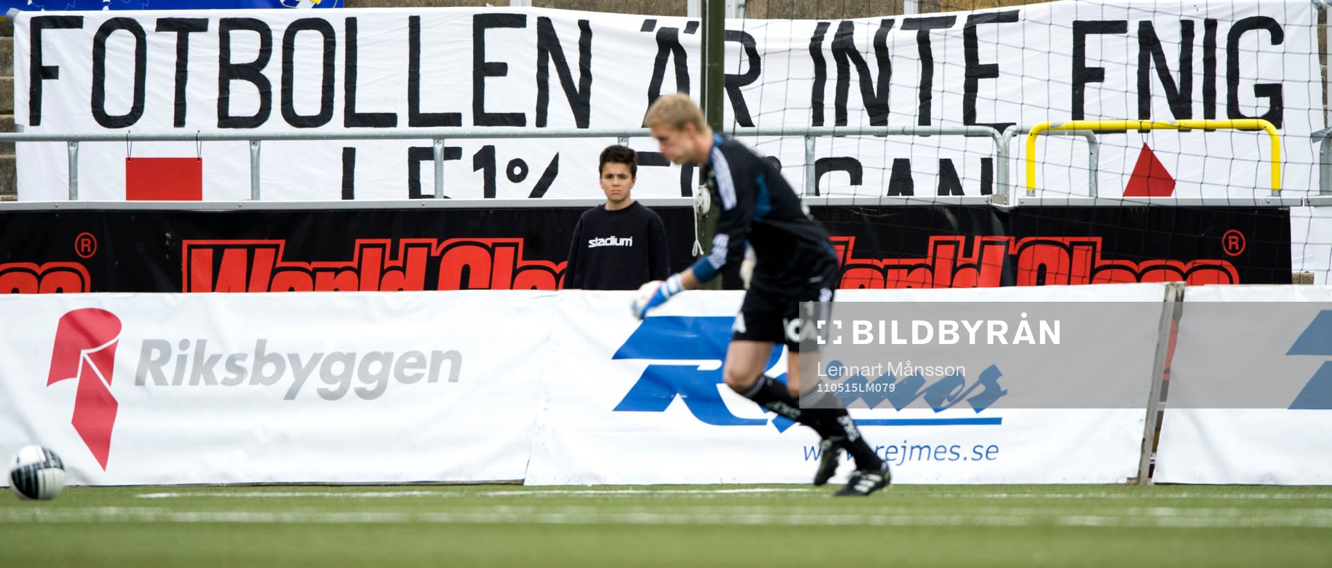 Banderoll, Fotbollen är inte enig