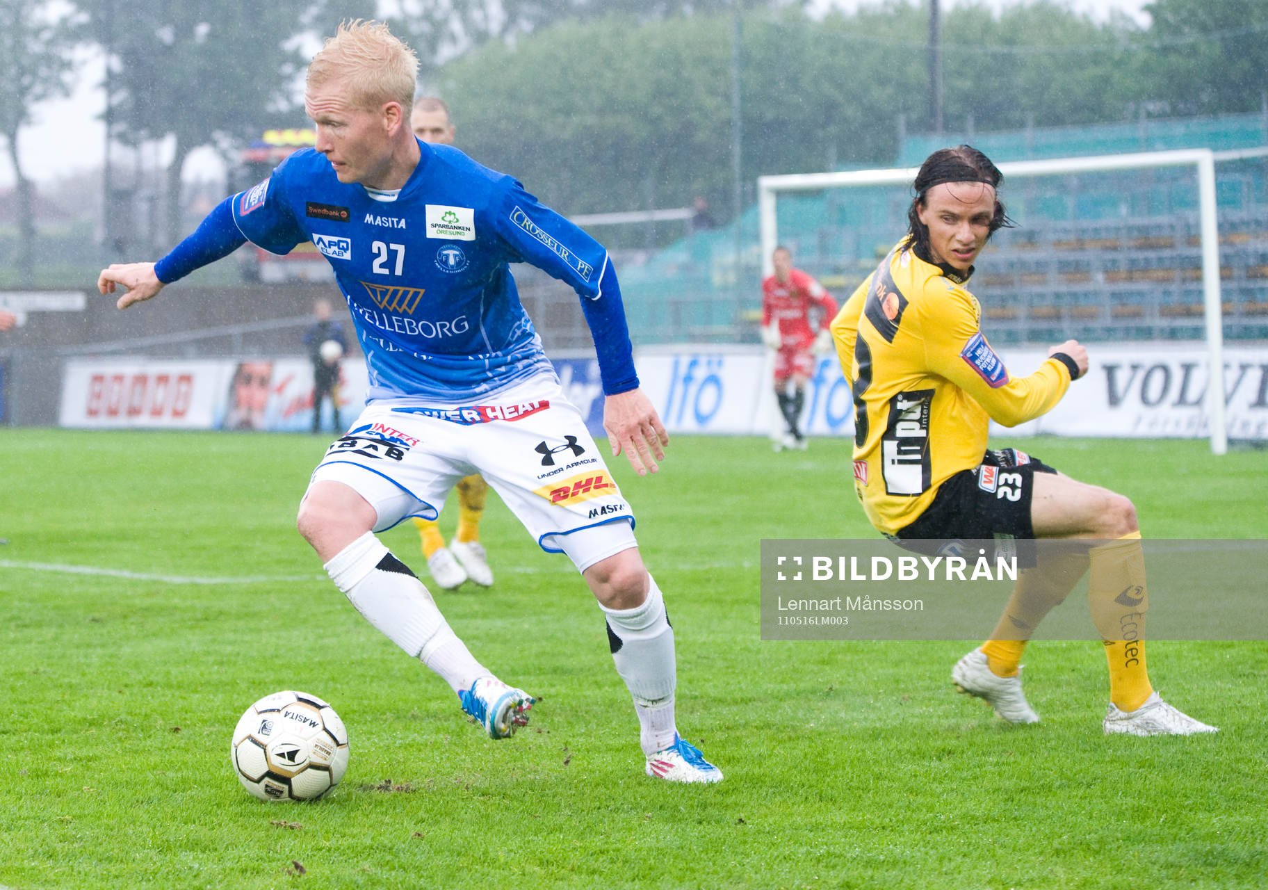 Mattias Adelstam, Trelleborg, lurar Niklas Hult, Elfsborg