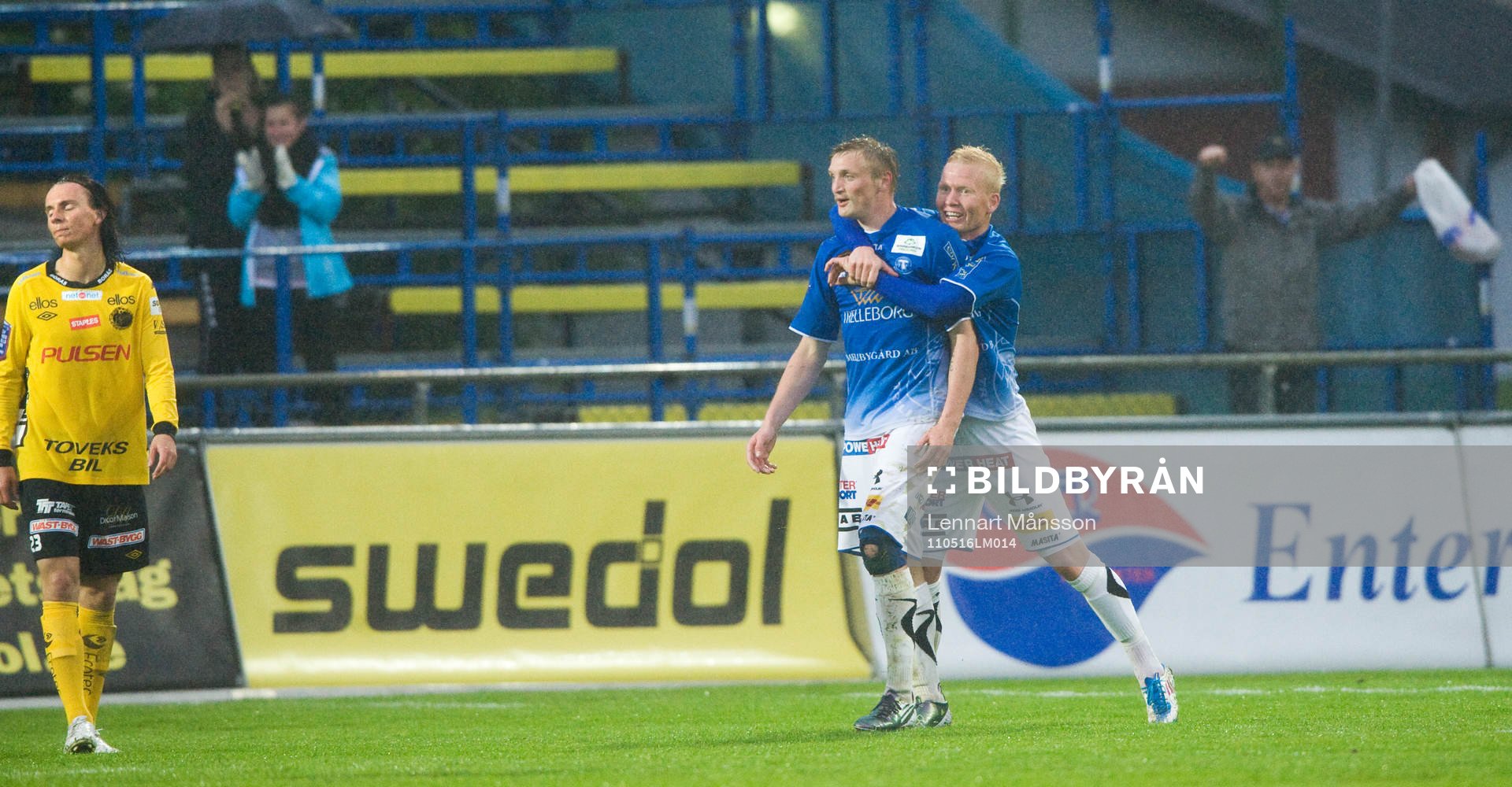 2-0 Fredrik Jensen, Trelleborg som grattas av Mattias