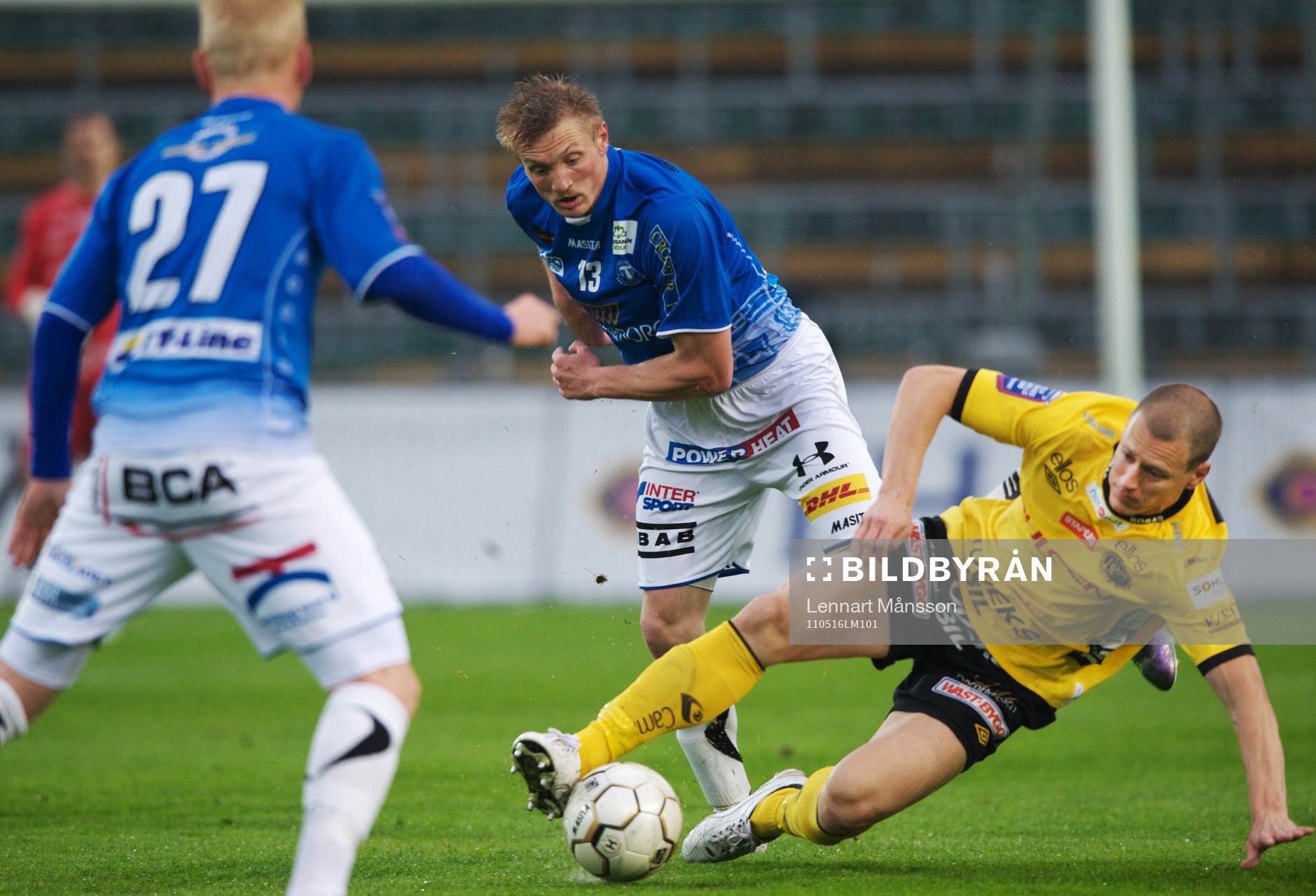 Fredrik Jensen, Trelleborg, tacklar Andreas Augustsson,