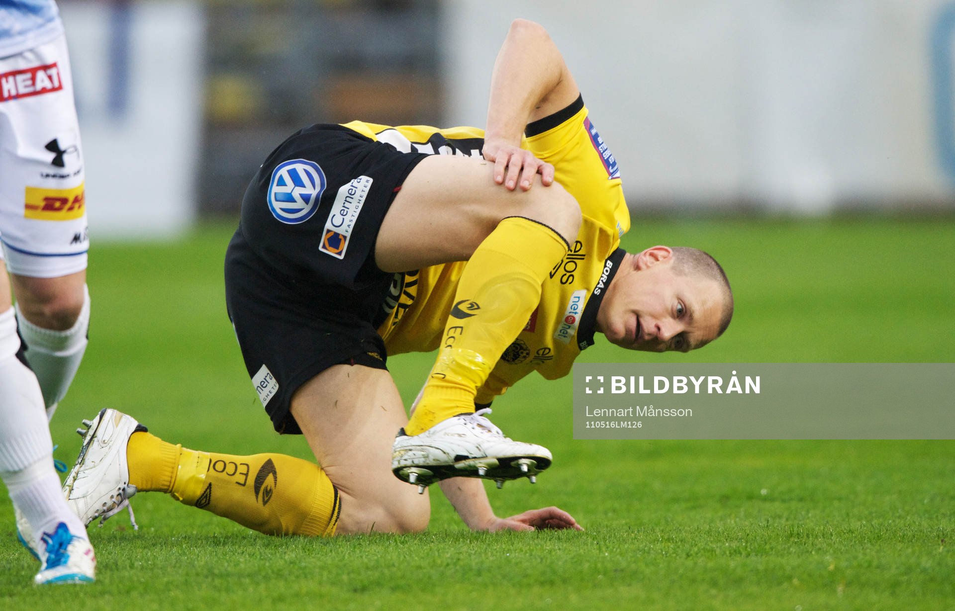 Fredrik Jensen, Trelleborg, tacklar Andreas Augustsson,