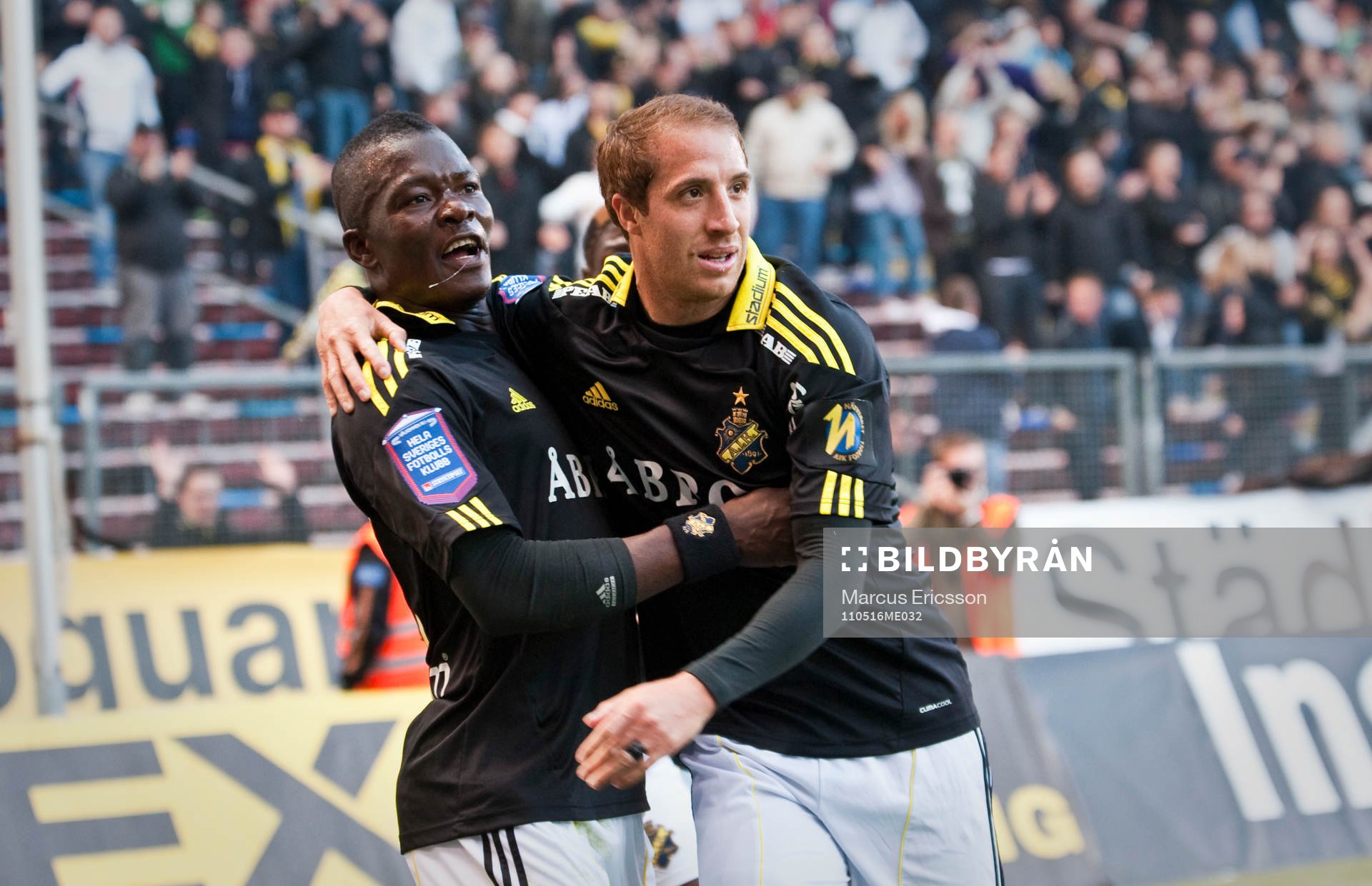 Ibrahim Teteh Bangura och Kenny Pavey, AIK jubel