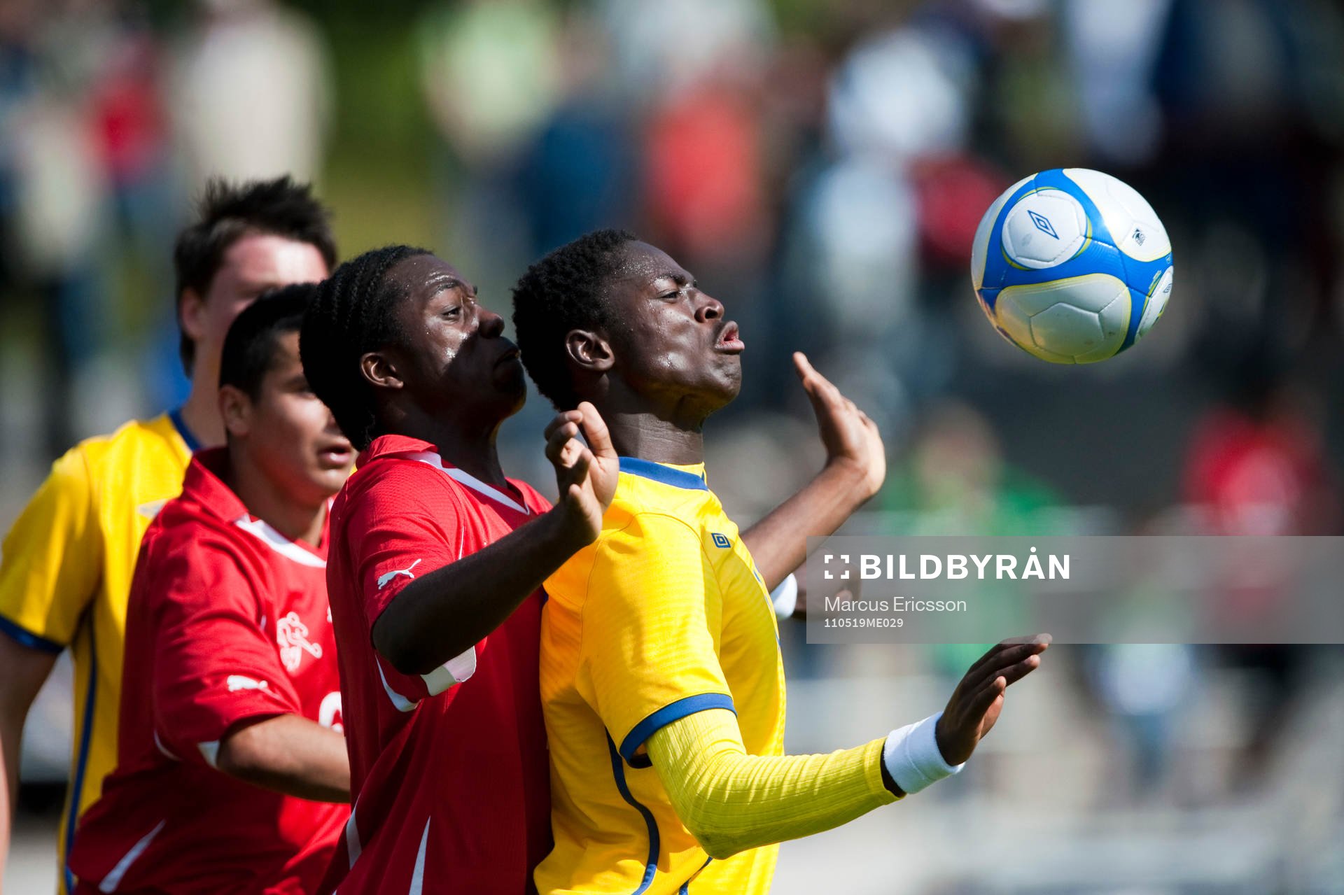 Edward Owusu, sverige tar emot boll