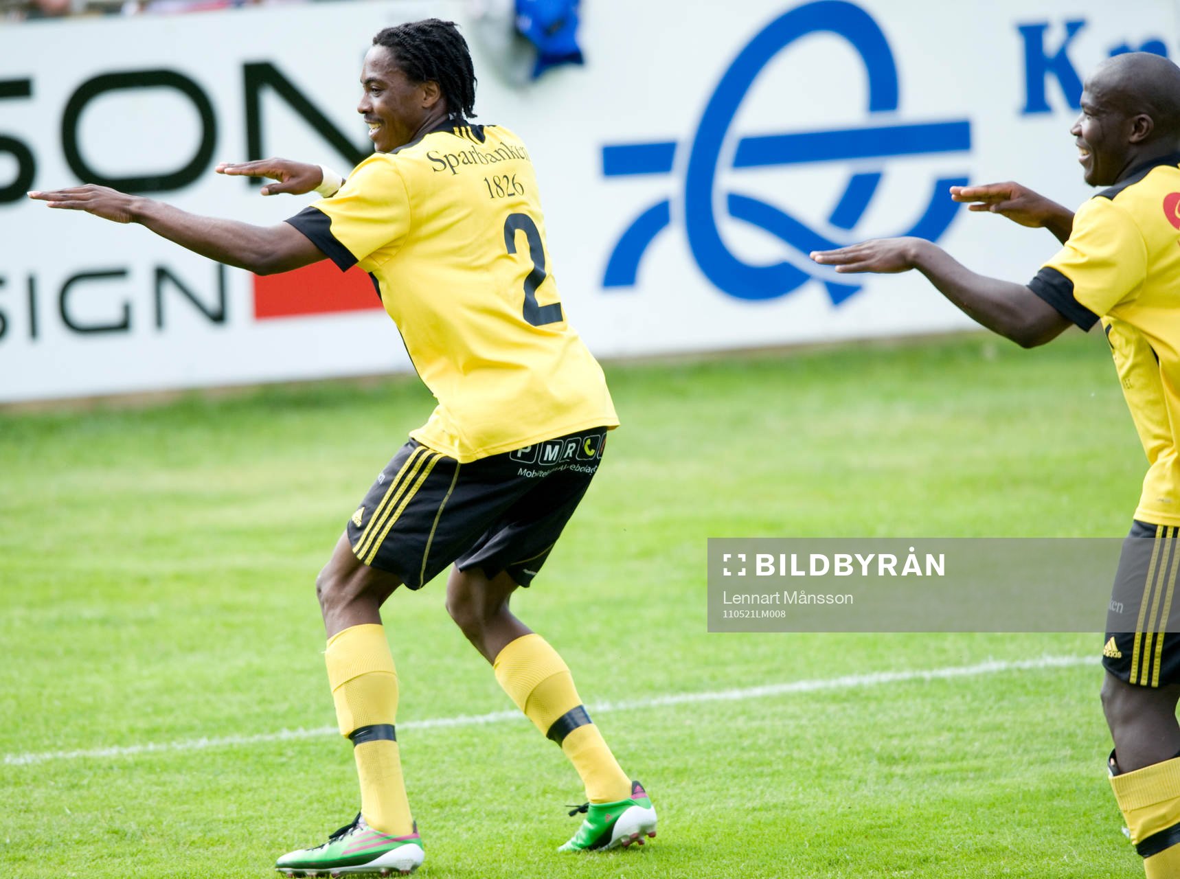 0-2, Ayanda Nkili, straff, och här segerdansar han med