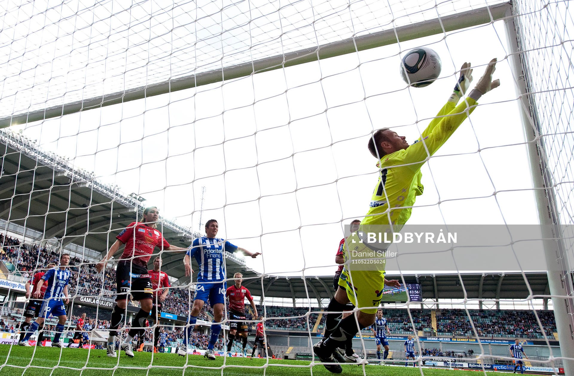 Ragnar Sigurdsson, Göteborg, gör 1-1 bakom Viktor Noring,