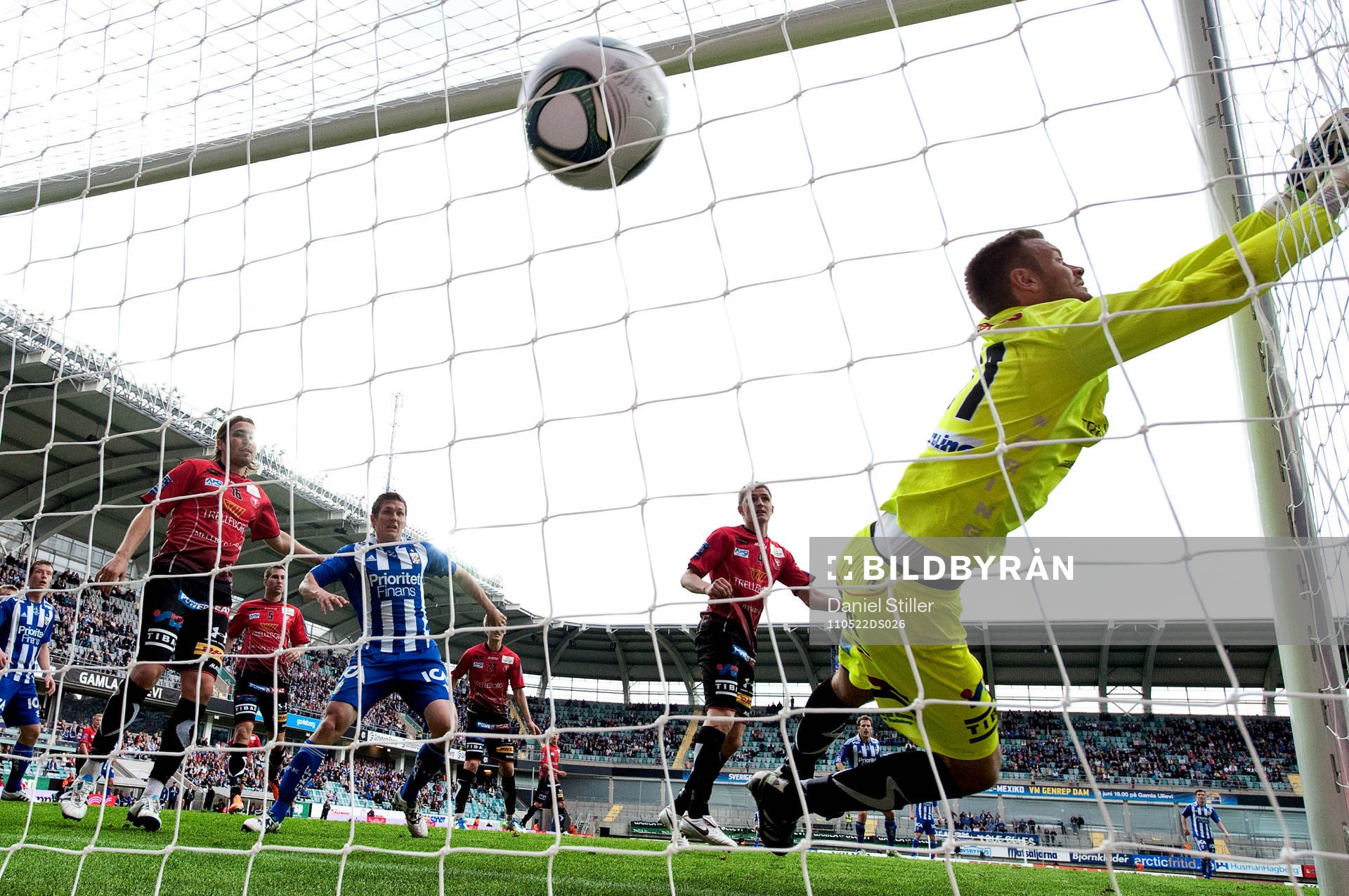 Ragnar Sigurdsson, Göteborg, gör 1-1 bakom Viktor Noring,