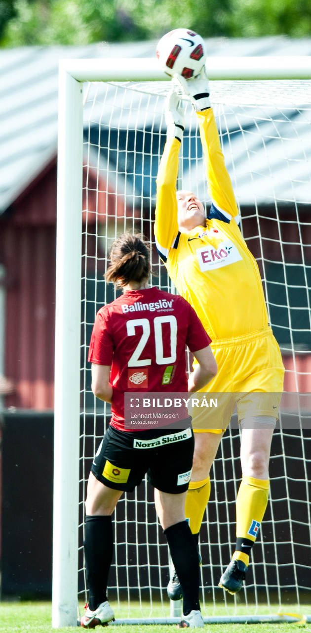 Räddning, Hedvig Lindahl, målvakt och Mia Carlsson,