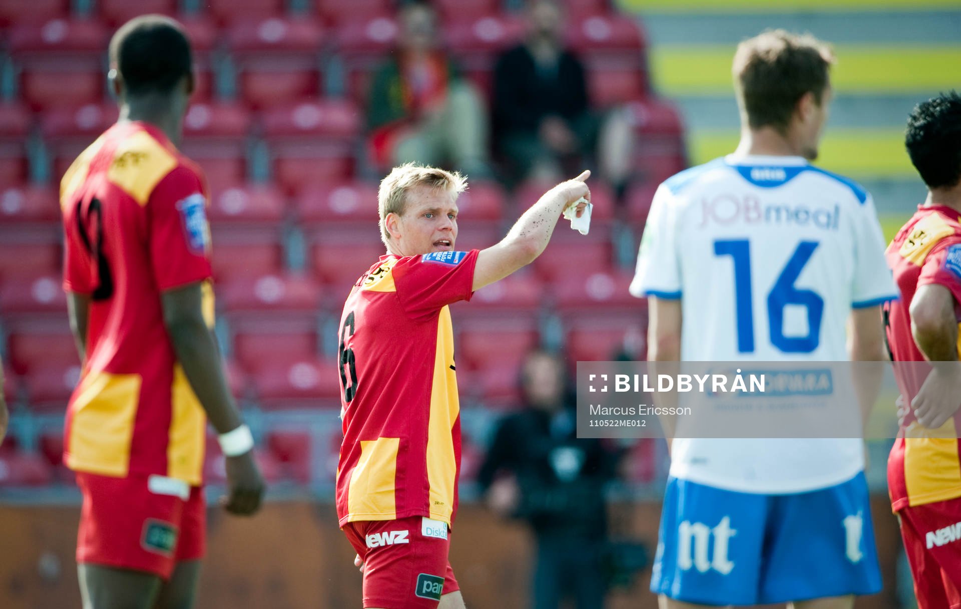 Johan Arneng, Syrianska pekar utåt för byte