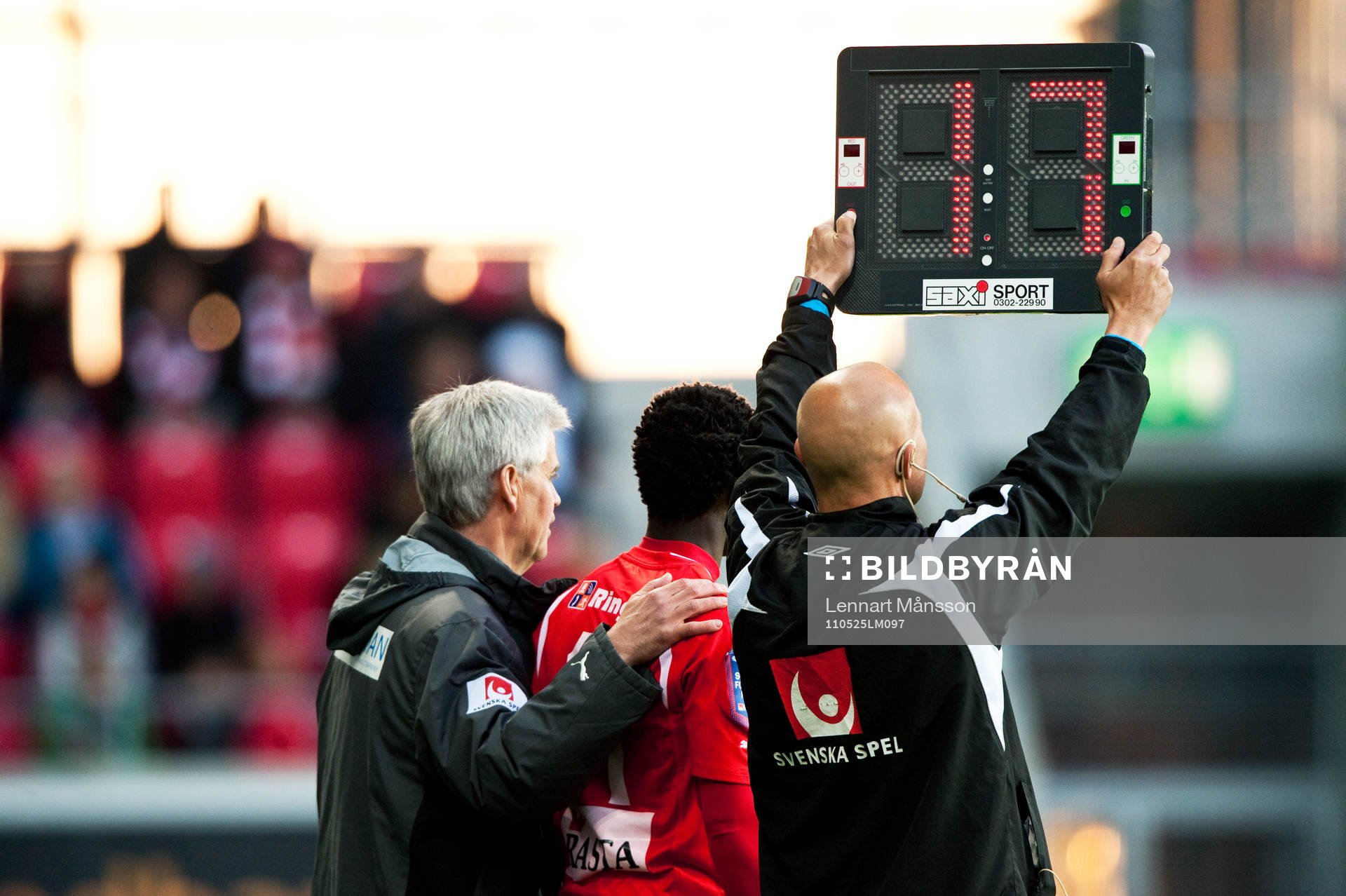 Roger Persson, Domare. Spelarbyte, byte, Abiola Dauda, AIK
