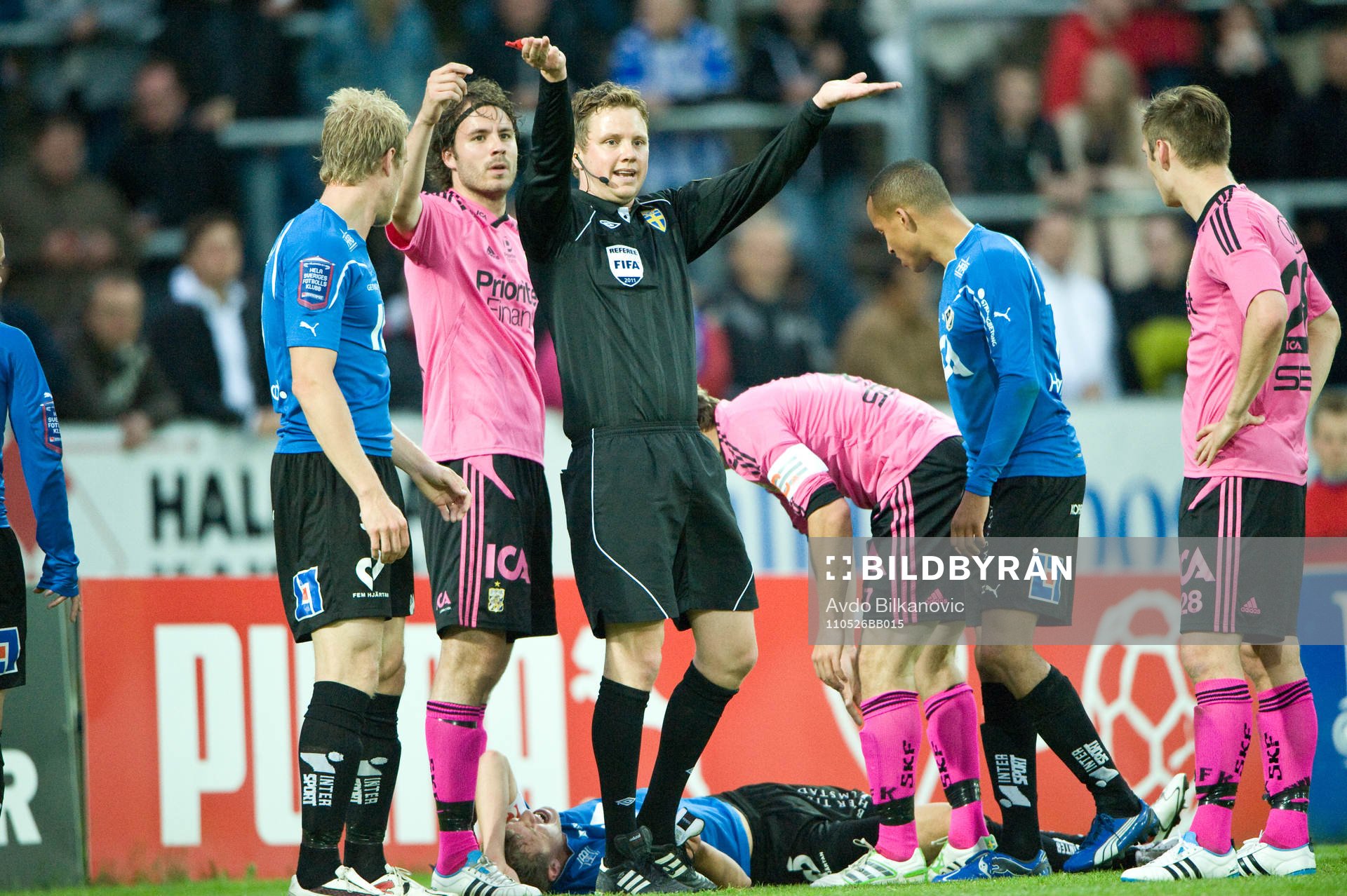  Rickard Magyar, Halmstad, skada, Marcus Strömbergsson, domare, kallar på sjukpersonal