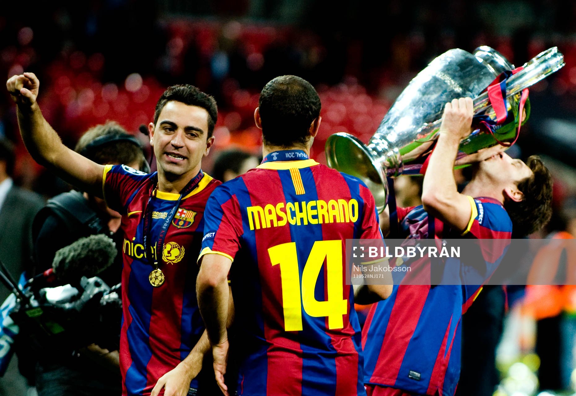  Lionel Messi, Barcelona kysser pokalen.