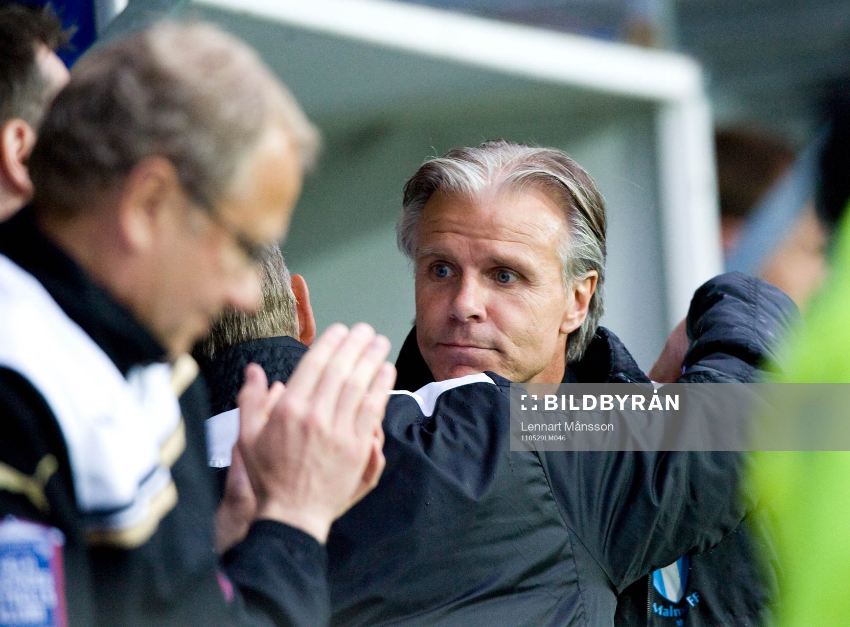    Roland Nilsson, tränare, Malmö, sista match, avsked, kramar, applåder