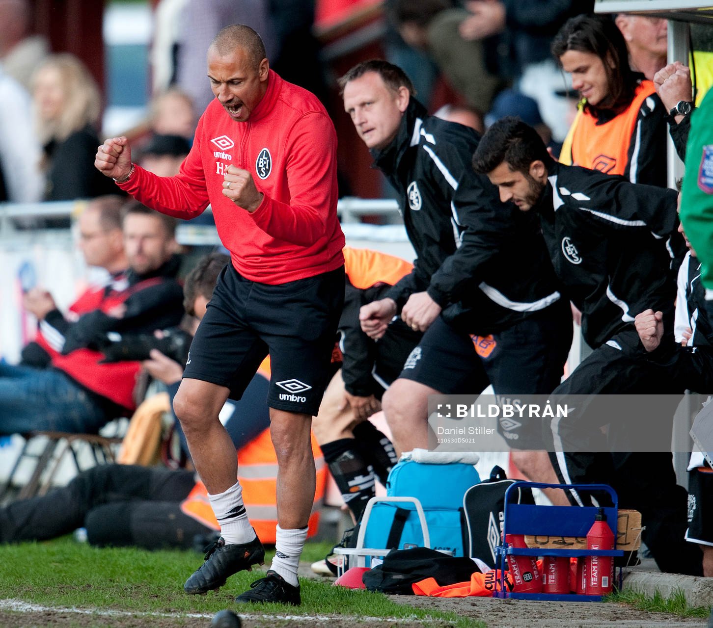 Henrik Larsson, tränare Landskrona, jubel