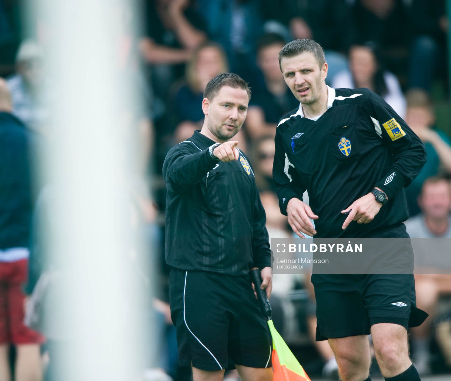 Leif Porsebäck, linjedomare, dömer bort IFK:s 2-0