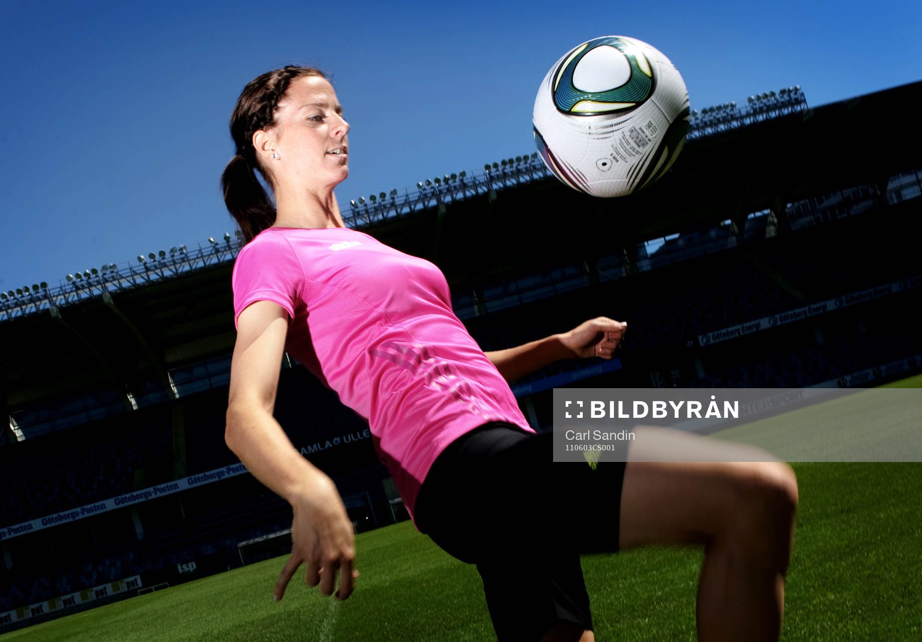 Lotta Schelin. Stadium, Adidas