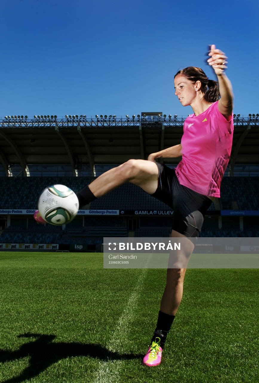 Lotta Schelin. Stadium, Adidas