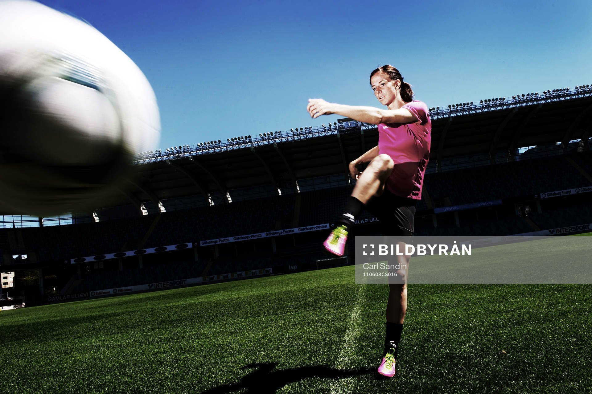 Lotta Schelin. Stadium, Adidas